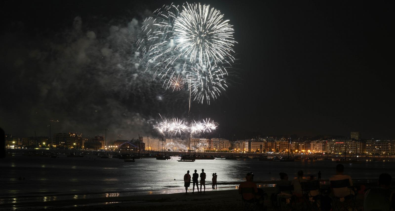 Ritmo y color con acento maño en la Semana Grande de Donostia