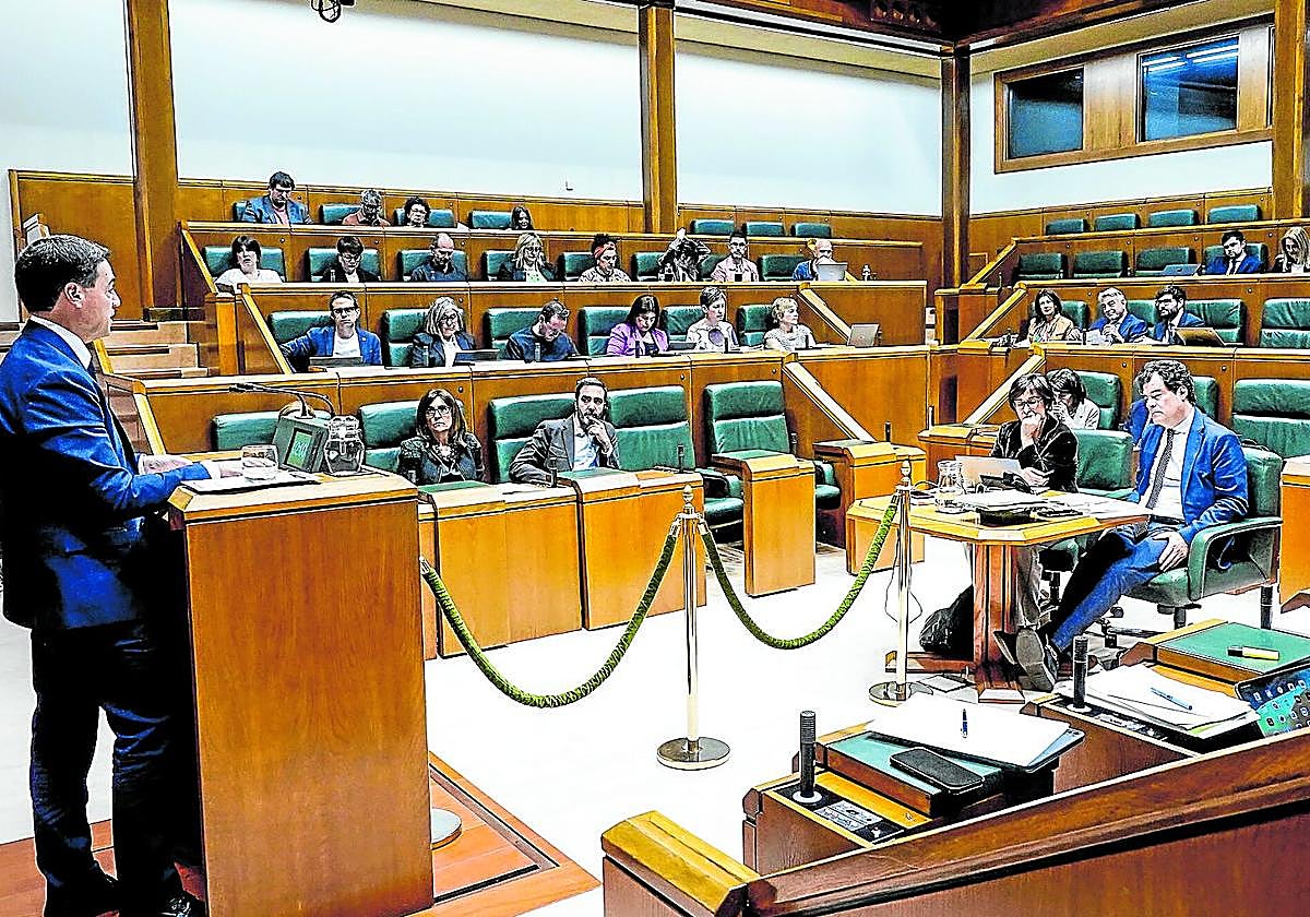 La oposición cree que la ley de transparencia de Euskadi llega tarde y reclama mejoras