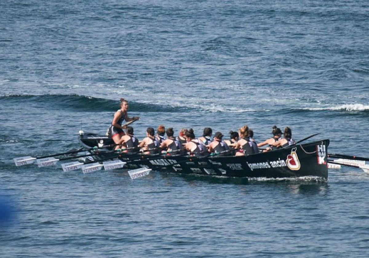 A la embarcación femenina les restan aún cuatro regatas de liga.