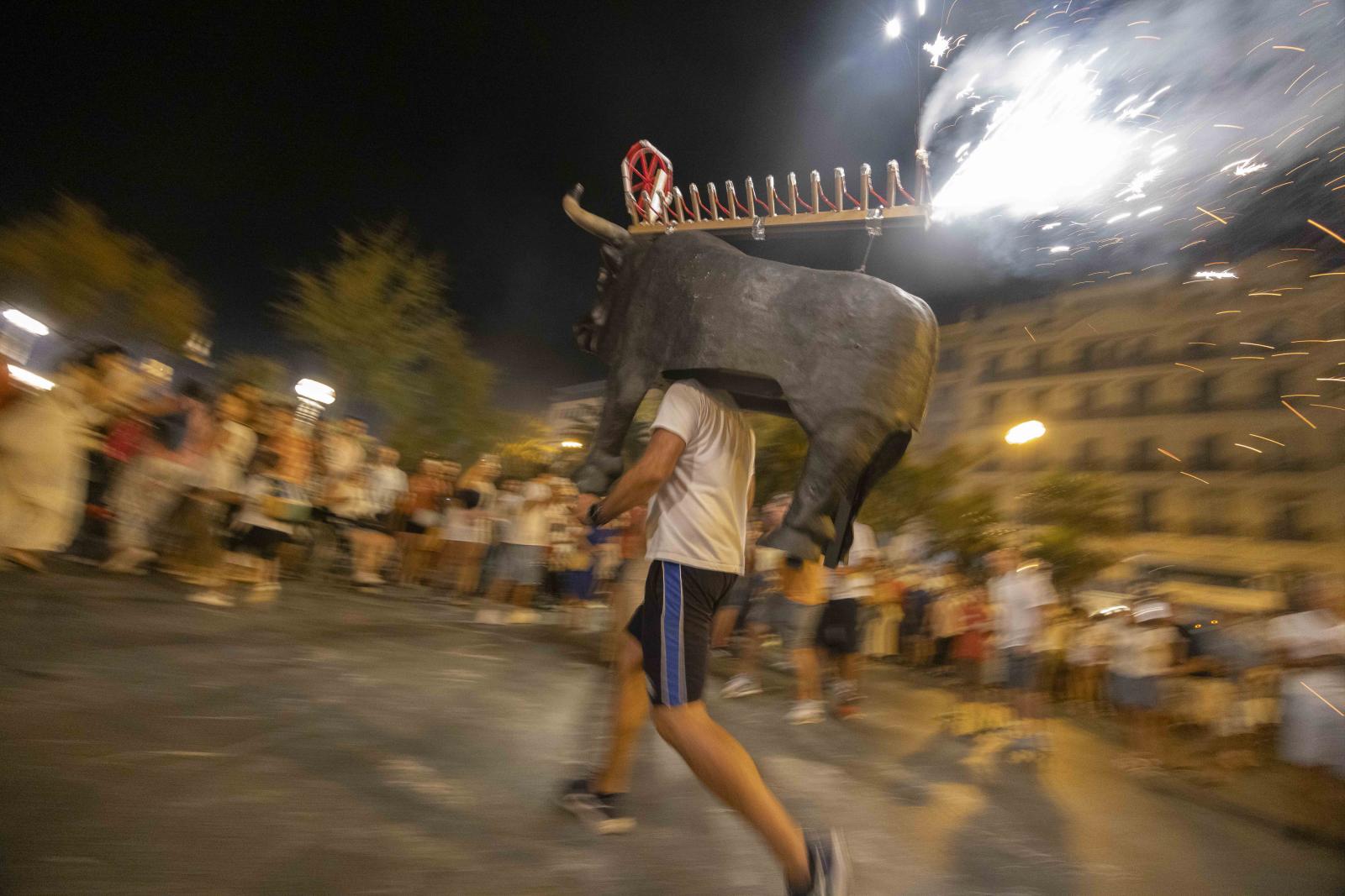 Los toros de fuego encienden el Boulevard