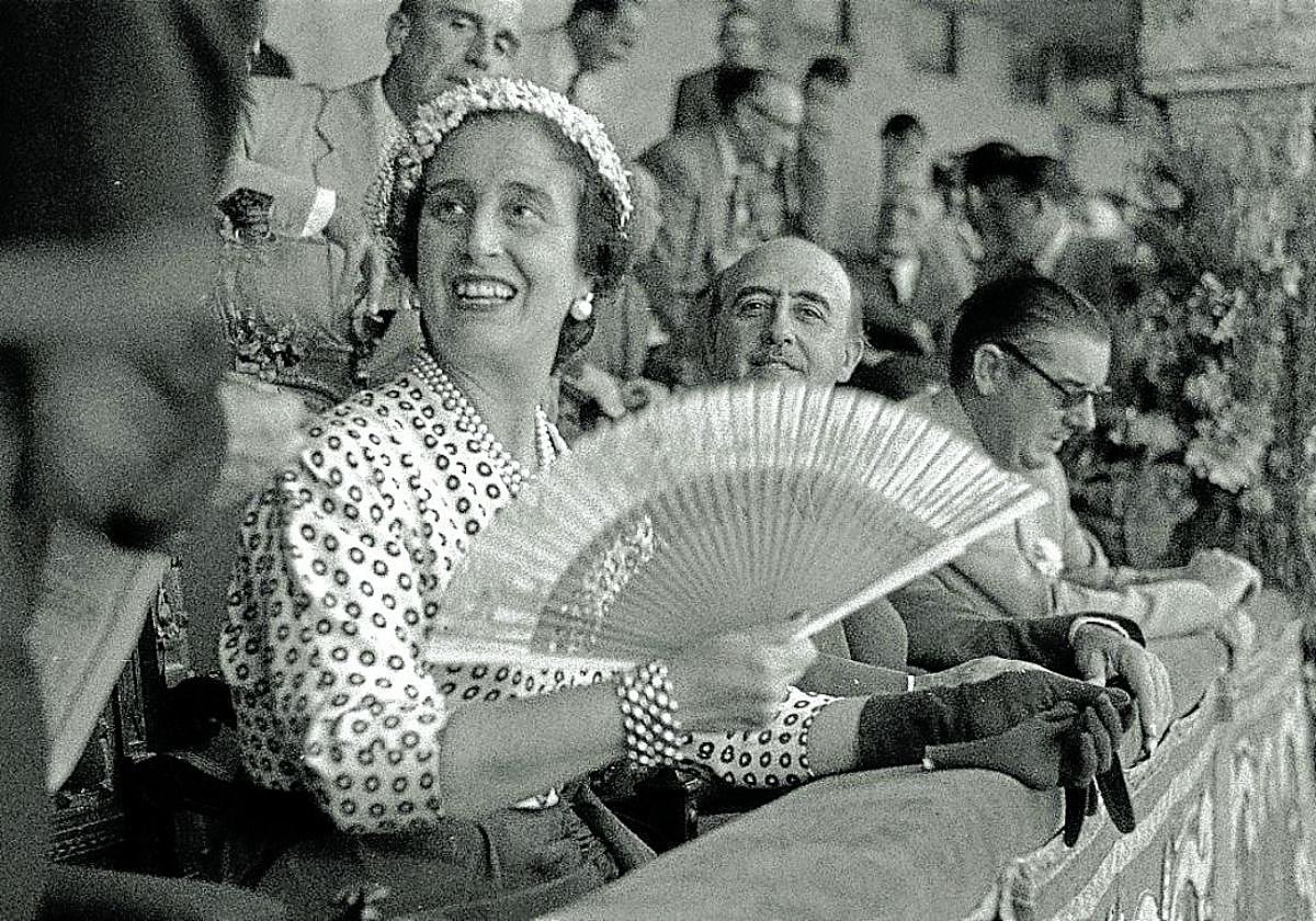 Los Franco fueron a la plaza del Chofre la víspera de acudir a la Salve.