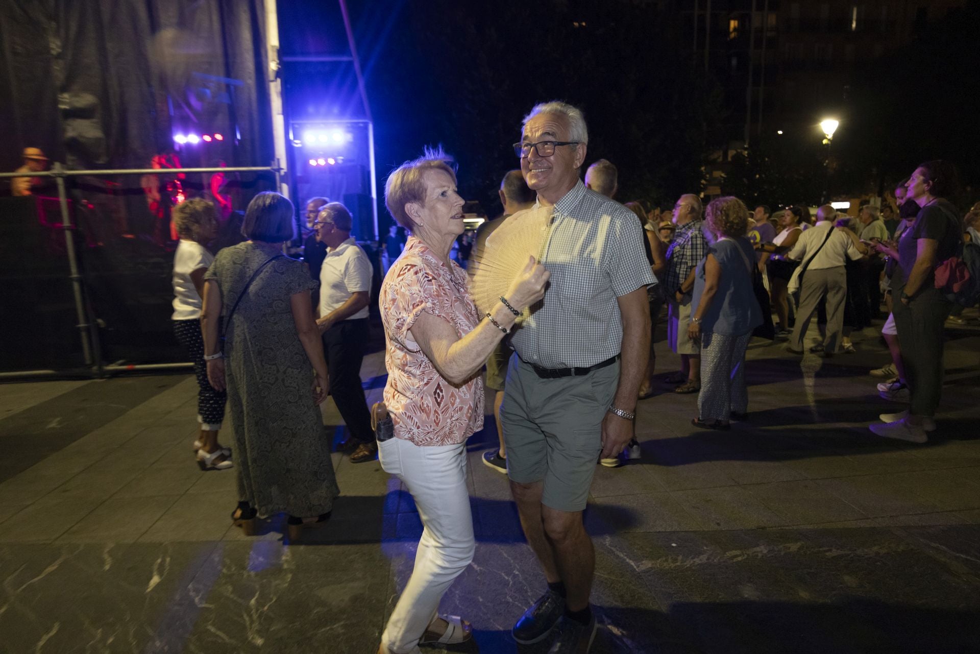 Música y bailes en la plaza Easo