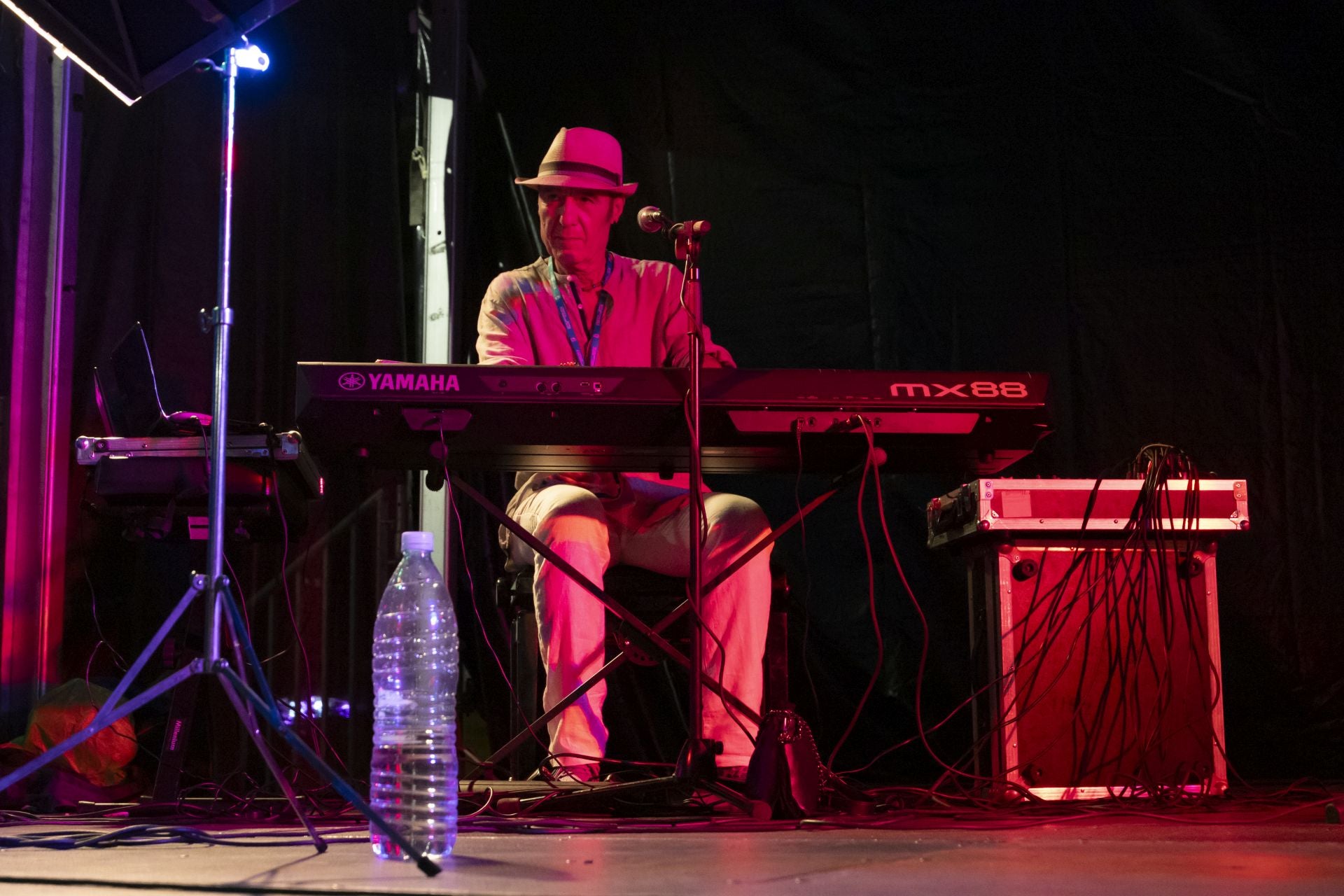 Música y bailes en la plaza Easo