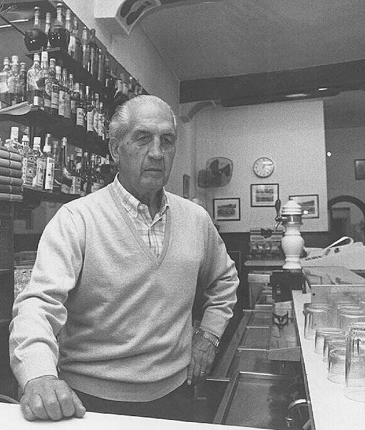 Imagen secundaria 2 - El conocido bar de San Sebastián que cumple 75 años con una marca inalcanzable: 10 millones de gambas rebozadas