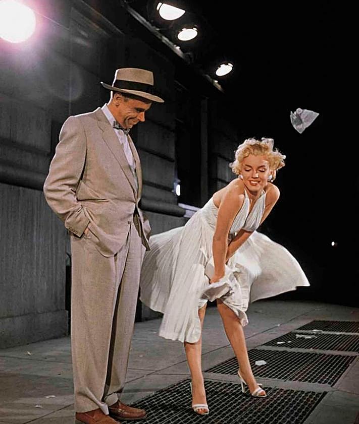 Imagen secundaria 2 - Alain Delon, en un bote a la deriva en 'A pleno sol'; un sofocante Brooklyn es el escenario de 'Haz lo que debas' y la icónica imagen de Marilyn Monroe en 'La tentación vive arriba'. 