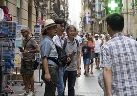 La Parte Vieja de Donostia bulle estos días de agosto de turistas, sobre todo de origen extranjero.