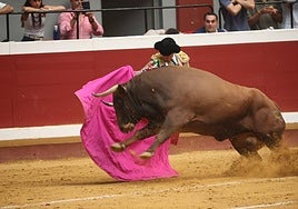 Bonito pero rebrincado el colorado que abrió plaza, 'Ganador'.