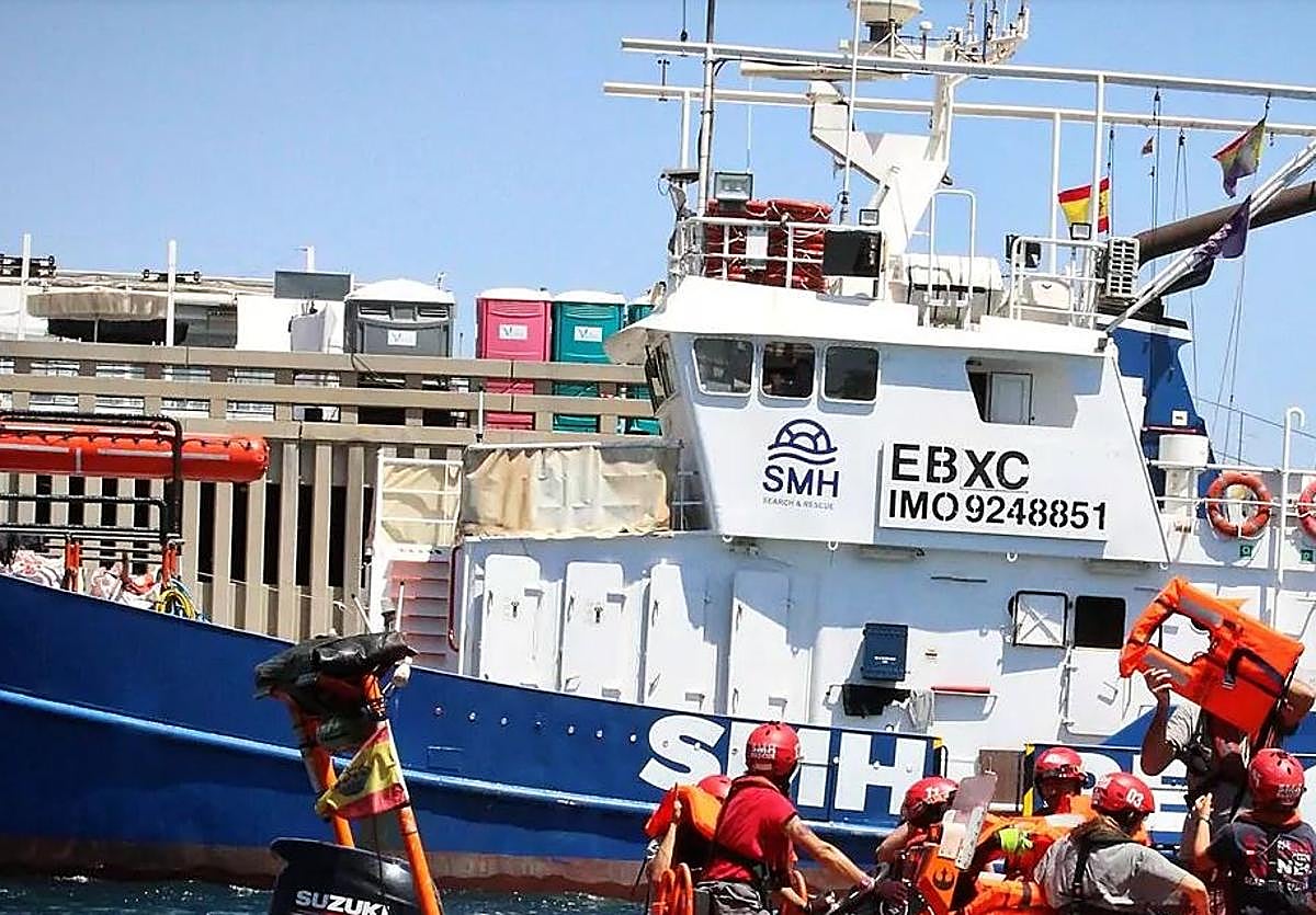 El Aita Mari pone rumbo al Mediterráneo desde Castellón para su decimosexta misión humanitaria