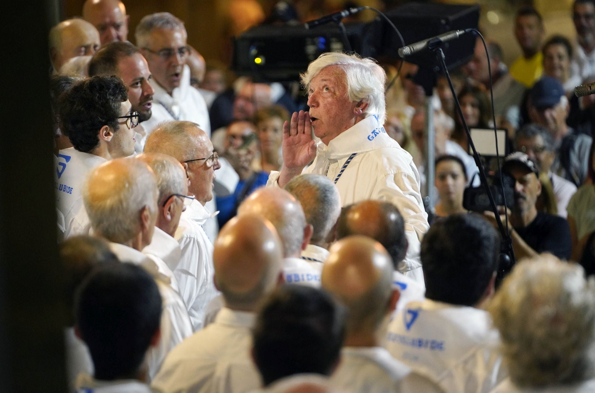 Multitudinario Festara