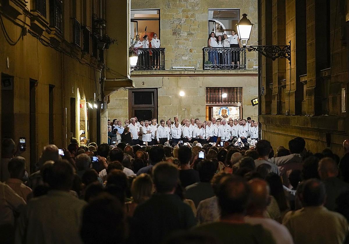 Multitudinario Festara