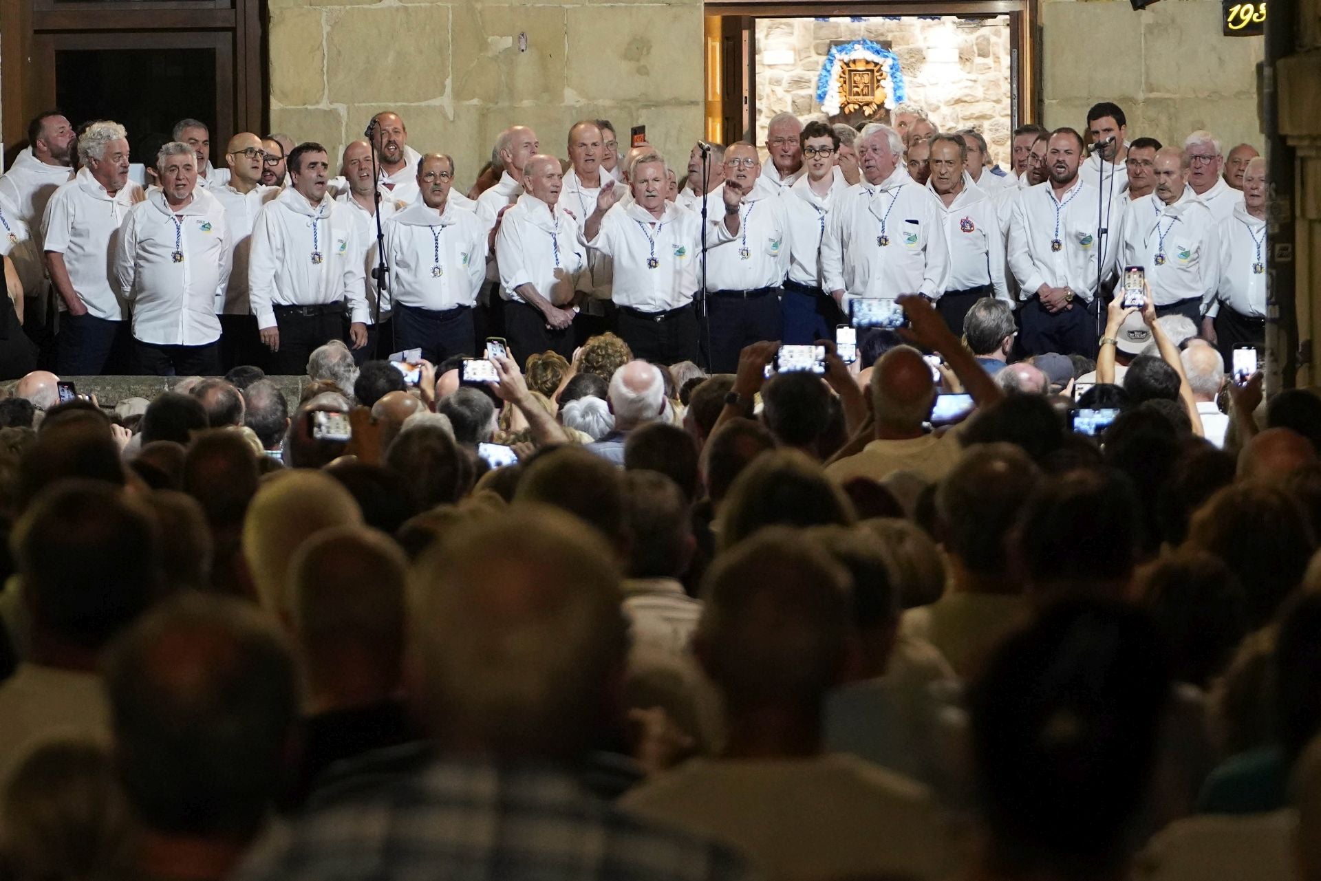 Multitudinario Festara