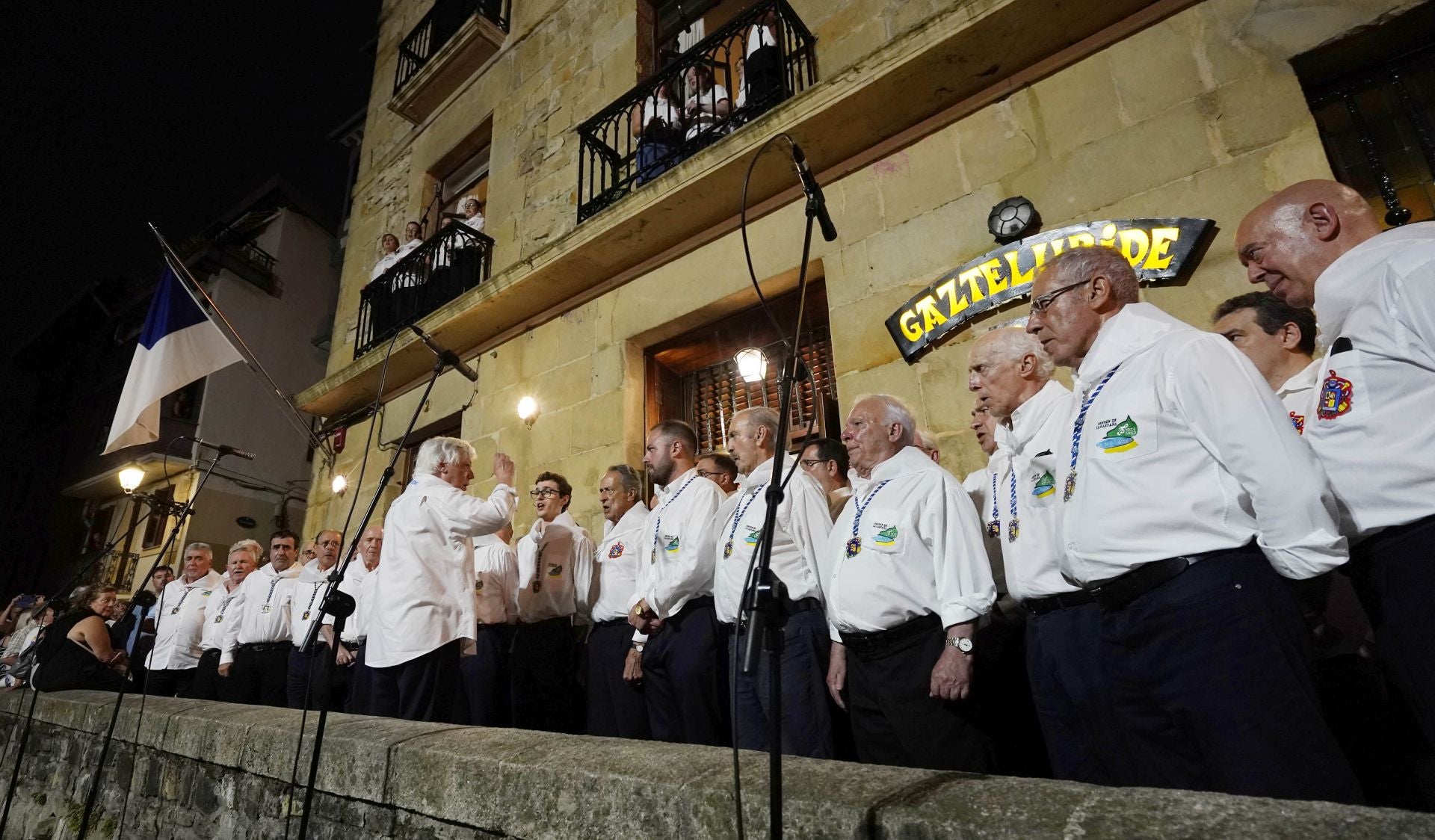 Multitudinario Festara