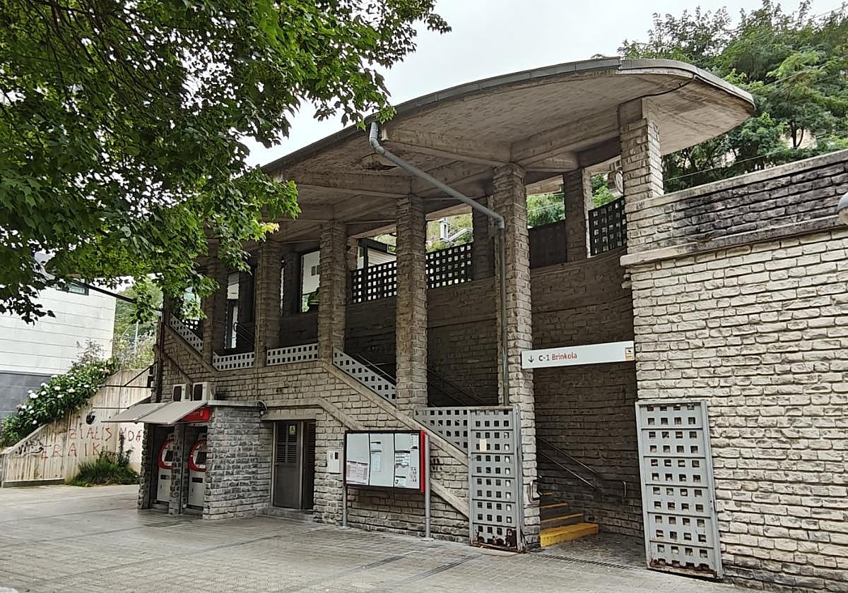 Acceso al apeadero de Tolosa, el cual su remodelación avanza aunque todavía no tiene fecha.