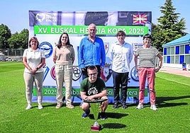 El acto de presentación de la XV edición del torneo con presencia de representantes de cada club.