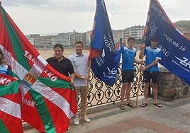 Las cuatro ikurriñas que se pondrán en juego hoy y mañana en aguas de Zarautz.