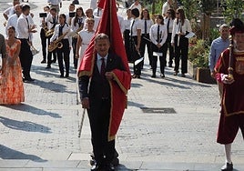 Udal ordezkariak Andre Mariaren Jasokundearen parrokiara joan ziren korporazioan.