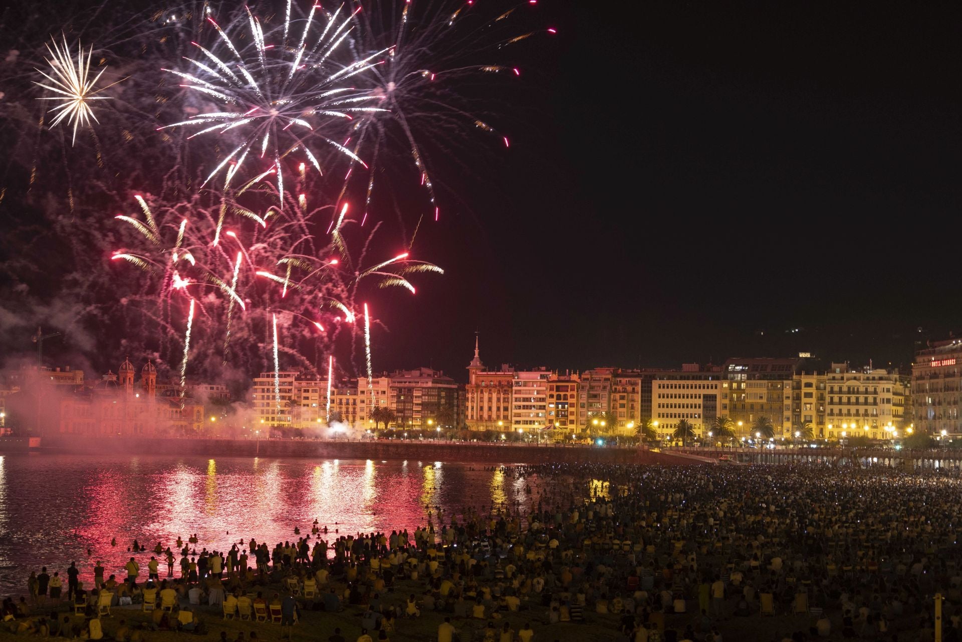 Pirotecnia Valenciana, maestría en el diseño de espectáculos llenos de ritmo, color y tradición