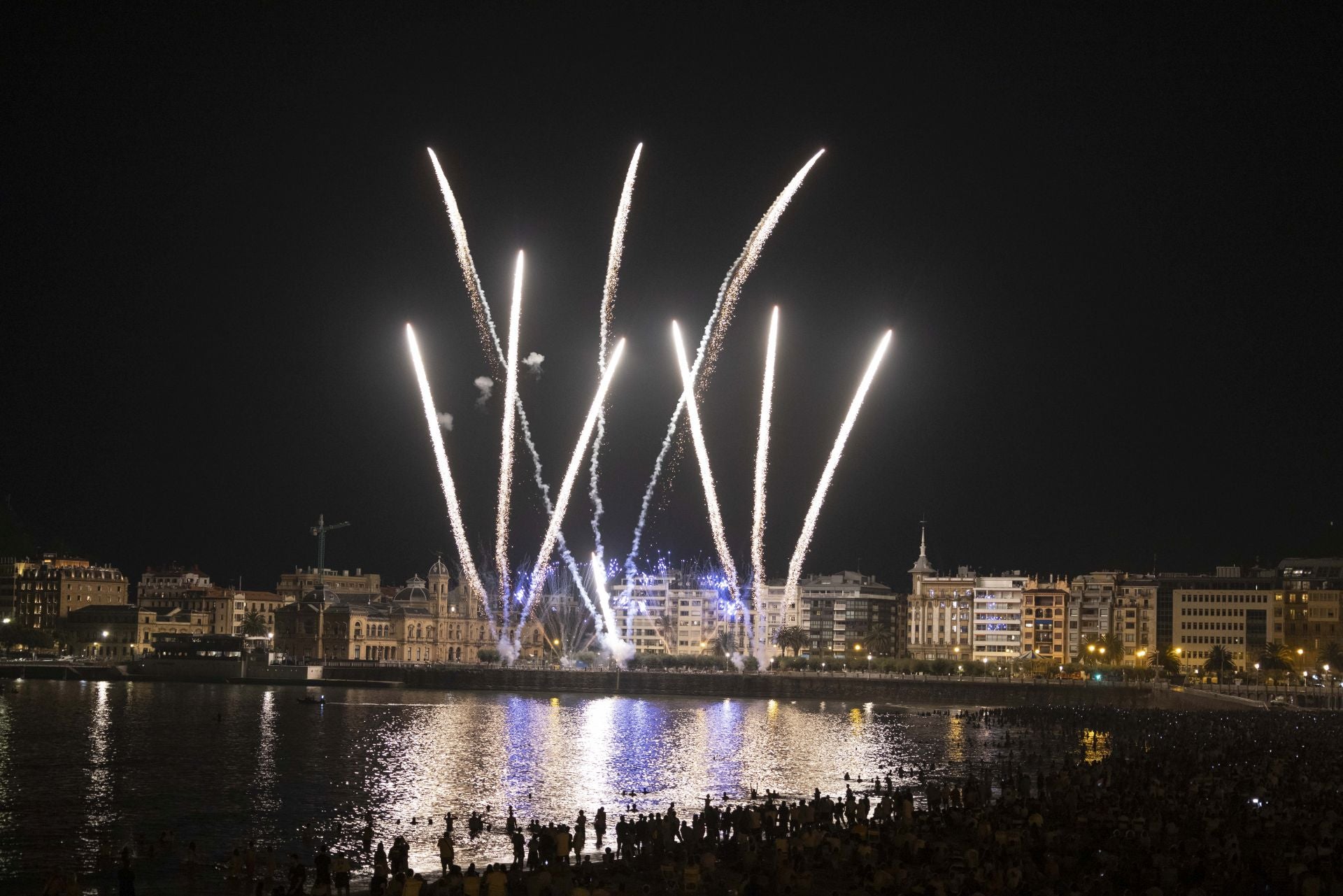 Pirotecnia Valenciana, maestría en el diseño de espectáculos llenos de ritmo, color y tradición