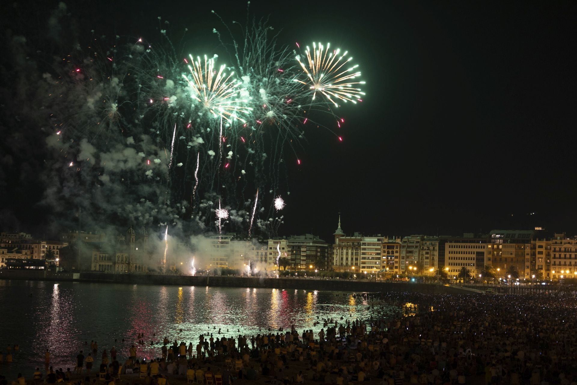 Pirotecnia Valenciana, maestría en el diseño de espectáculos llenos de ritmo, color y tradición
