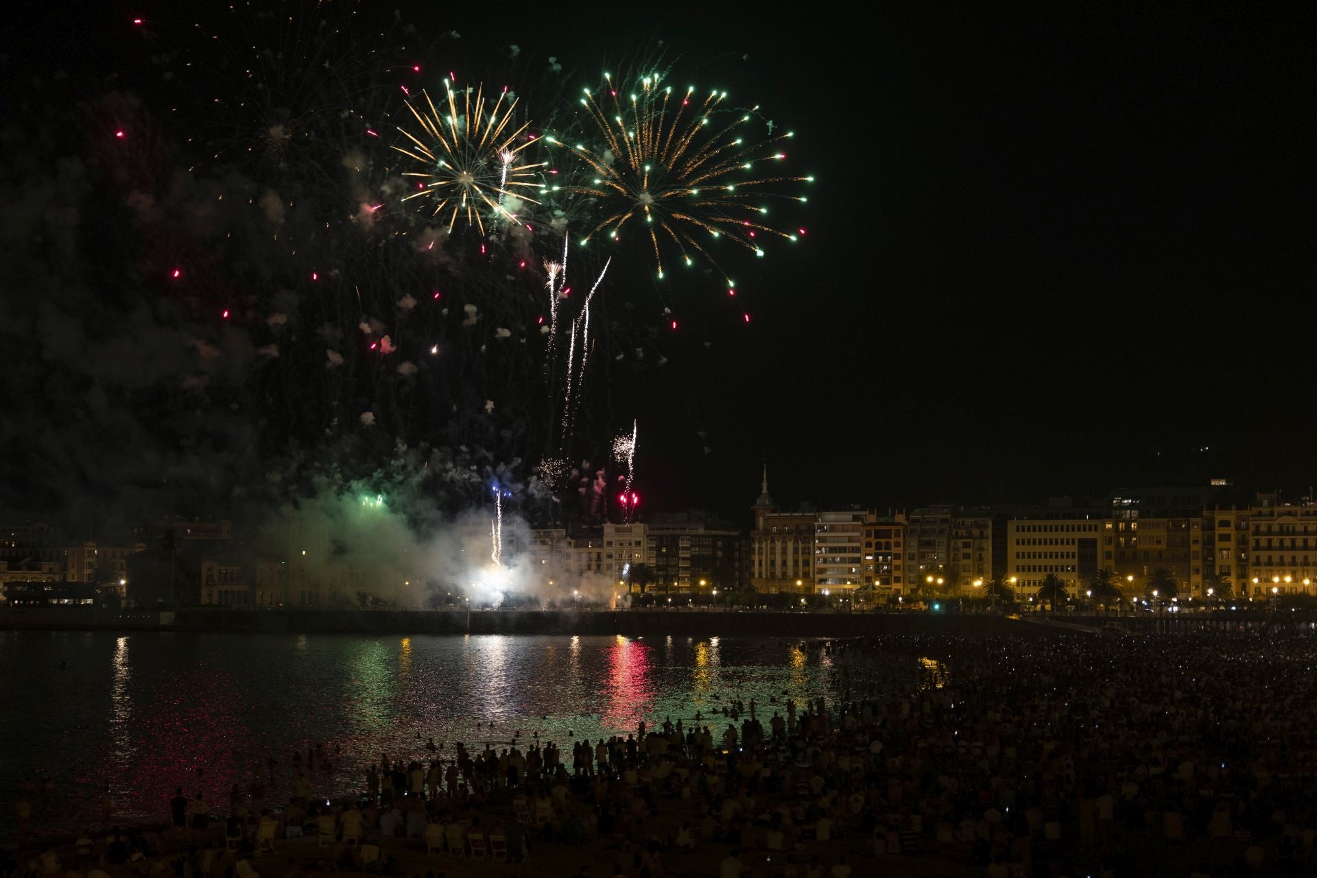 Pirotecnia Valenciana, maestría en el diseño de espectáculos llenos de ritmo, color y tradición