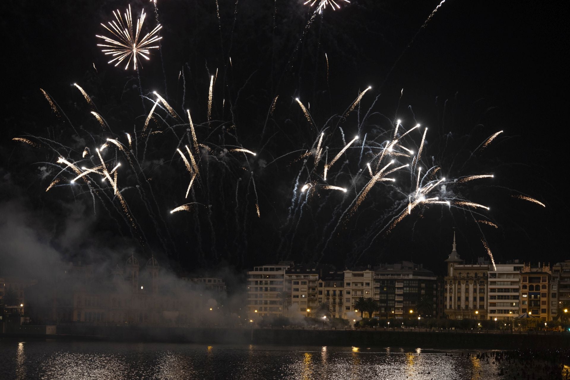 Pirotecnia Valenciana, maestría en el diseño de espectáculos llenos de ritmo, color y tradición