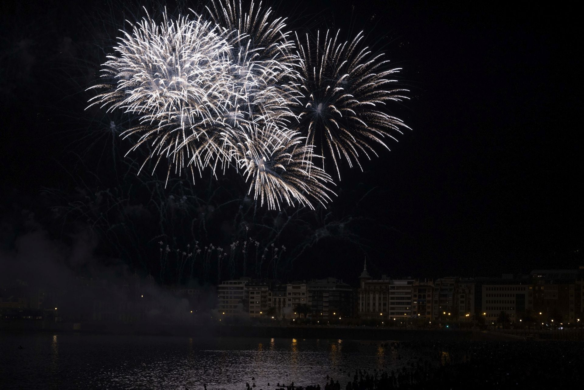 Pirotecnia Valenciana, maestría en el diseño de espectáculos llenos de ritmo, color y tradición