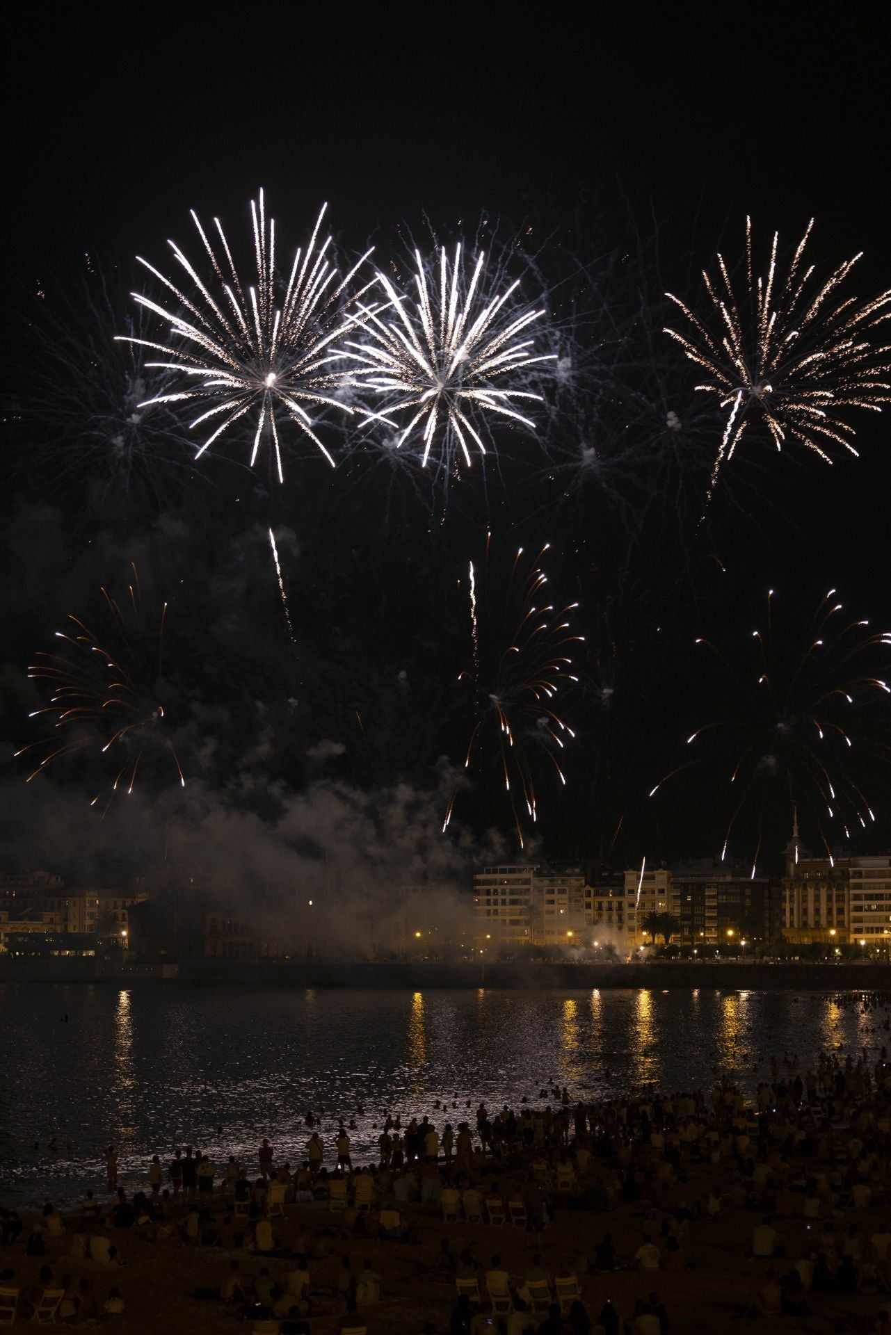 Pirotecnia Valenciana, maestría en el diseño de espectáculos llenos de ritmo, color y tradición