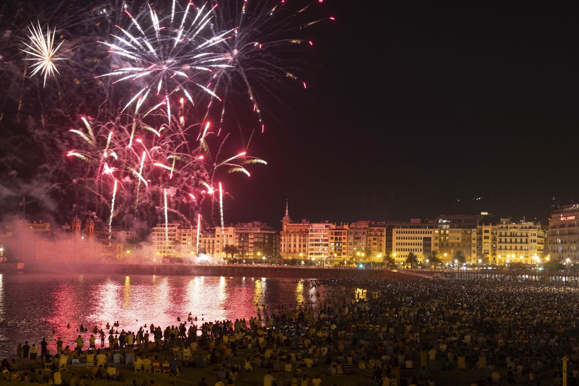 Pirotecnia Valenciana, maestría en el diseño de espectáculos llenos de ritmo, color y tradición