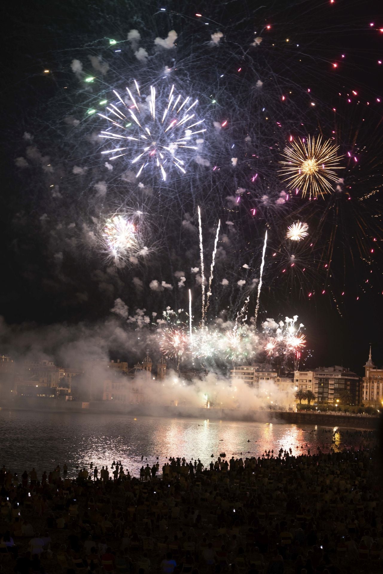 Pirotecnia Valenciana, maestría en el diseño de espectáculos llenos de ritmo, color y tradición