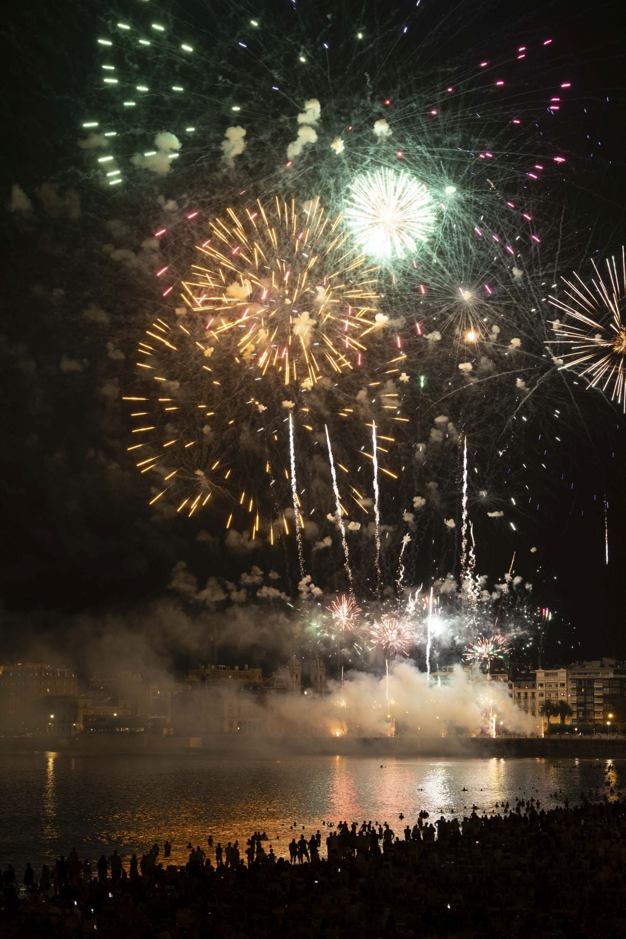 Pirotecnia Valenciana, maestría en el diseño de espectáculos llenos de ritmo, color y tradición