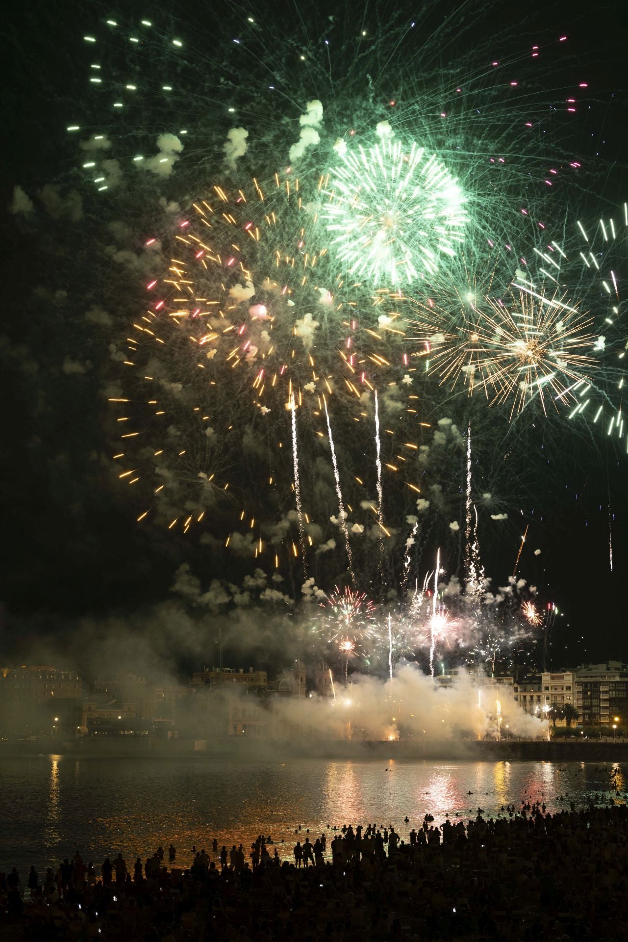 Pirotecnia Valenciana, maestría en el diseño de espectáculos llenos de ritmo, color y tradición