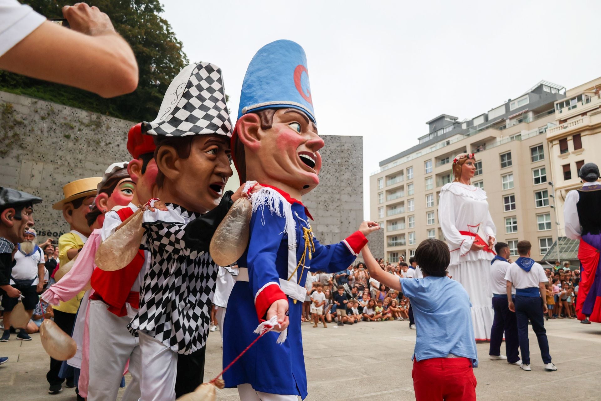 Despedidad de los gigantes y cabezudos de la Semana Grande