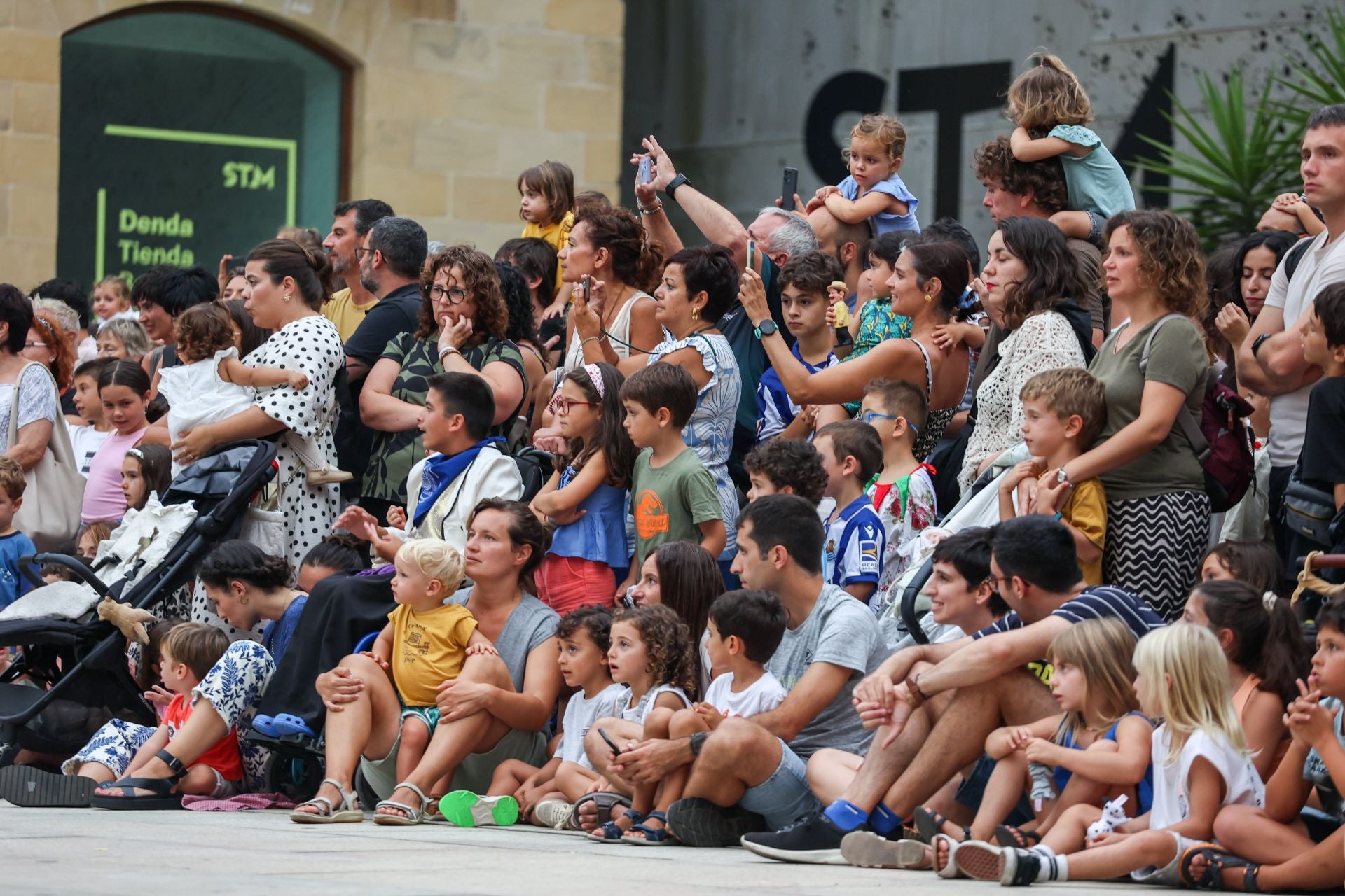 Despedidad de los gigantes y cabezudos de la Semana Grande