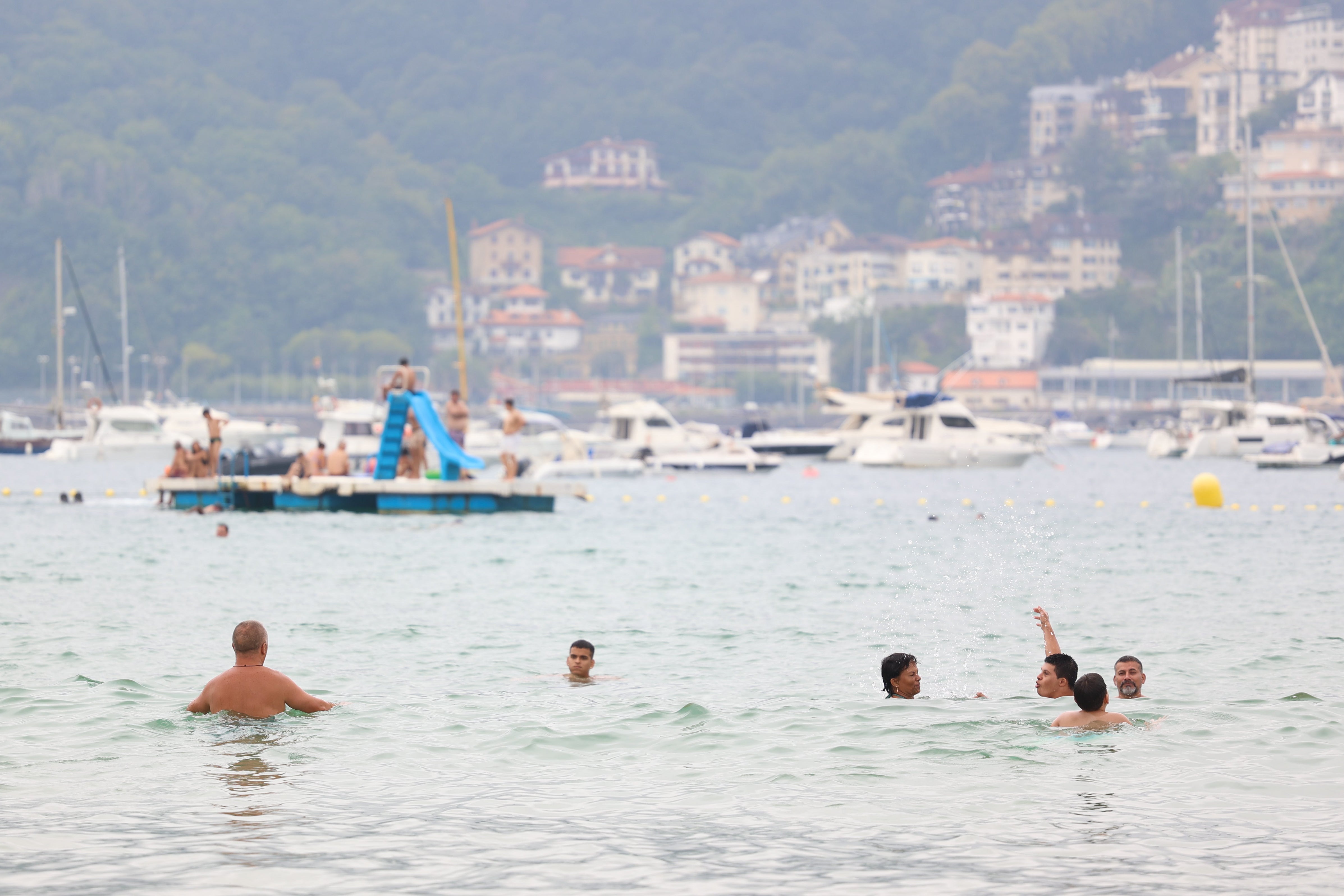 La Concha llena pese a la bajada de 10 grados