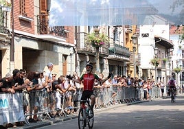 El portugués Rubén Rodrigues, de 21 años, se impuso en la carrera ciclista Manolo Zubillaga.