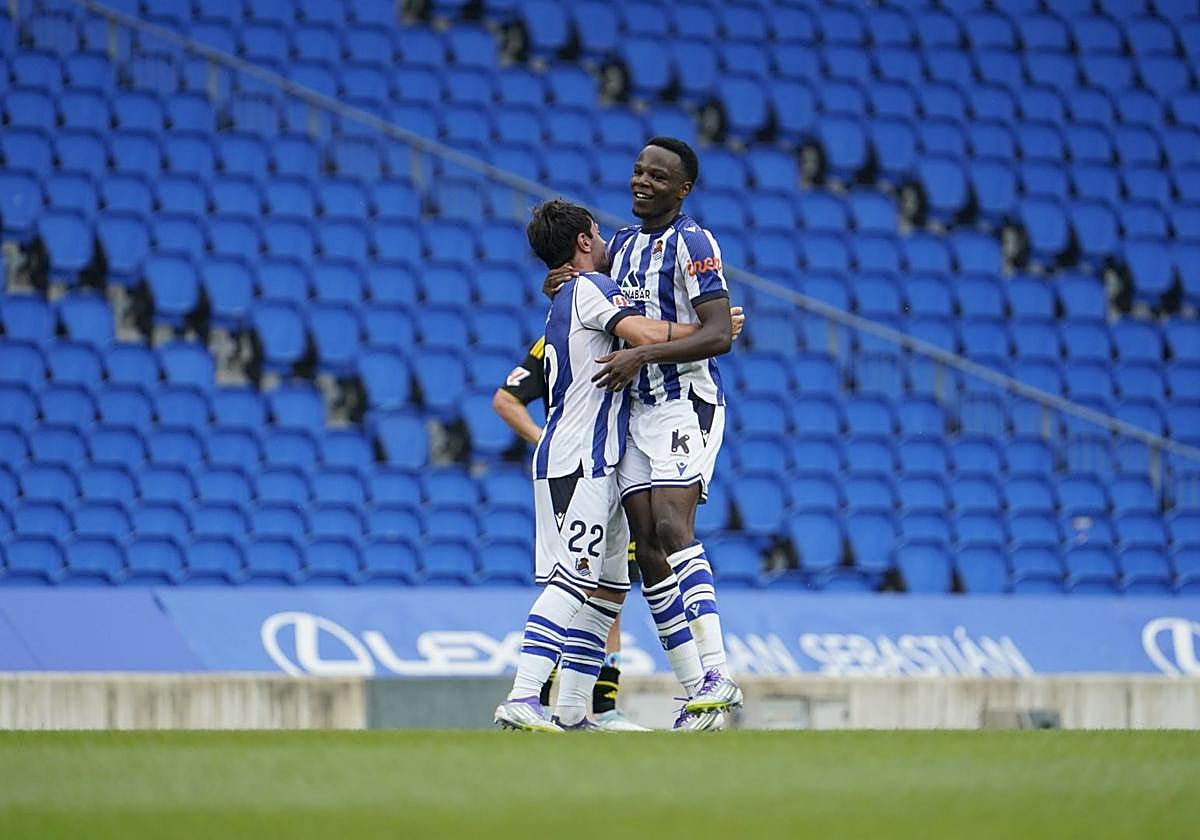 Dadie felicita a Ochieng tras su 'gol partita' ante el Zaragoza