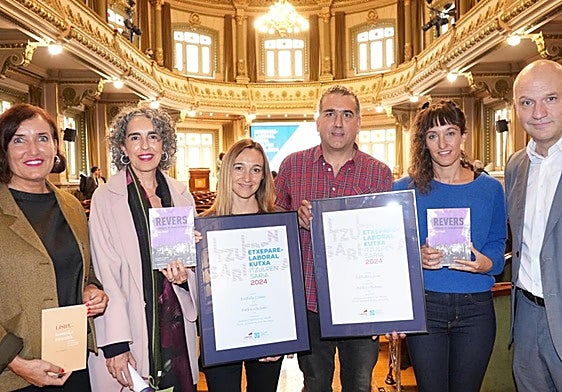 Uxue Alberdi idazle eta bertsolariaren 'Kontrako eztarritik' saiakeraren katalanezko edizioak irabazi du 2024ko Etxepare – LABORAL Kutxa Itzulpen Saria.