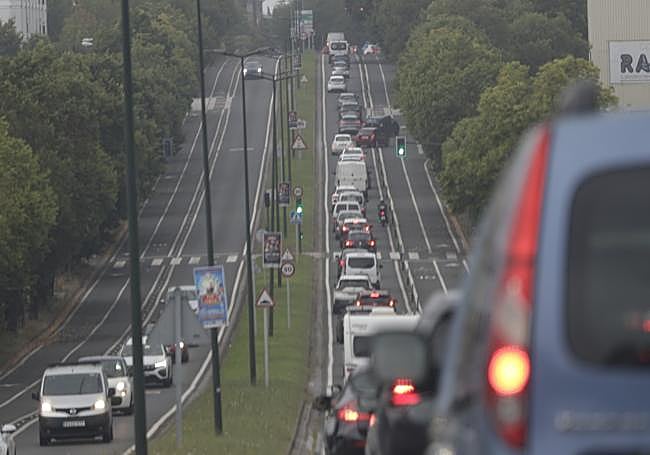 Las retenciones han llegado hasta la avenida Letxumborro.
