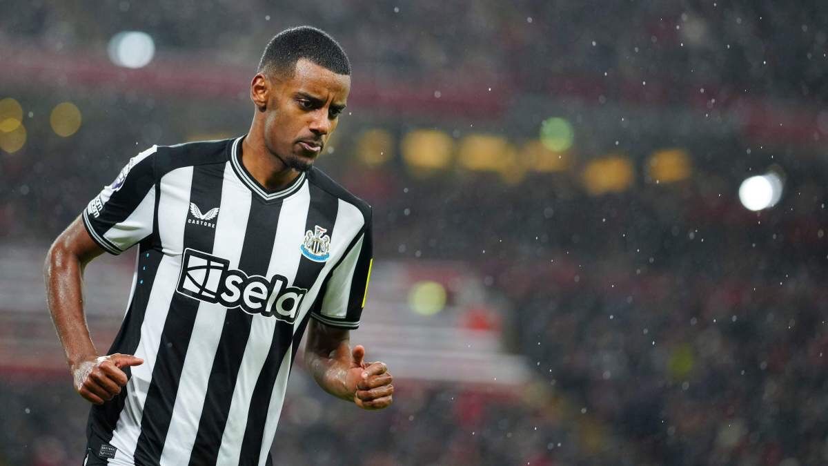 Isak, en un partido con el Newcastle.