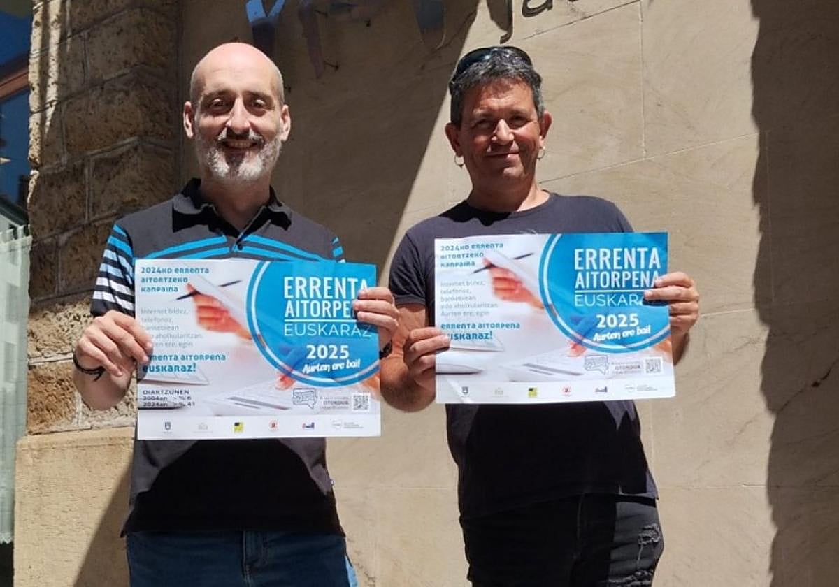 Iker Salaberria e Iñigo Esnaola con el premio.