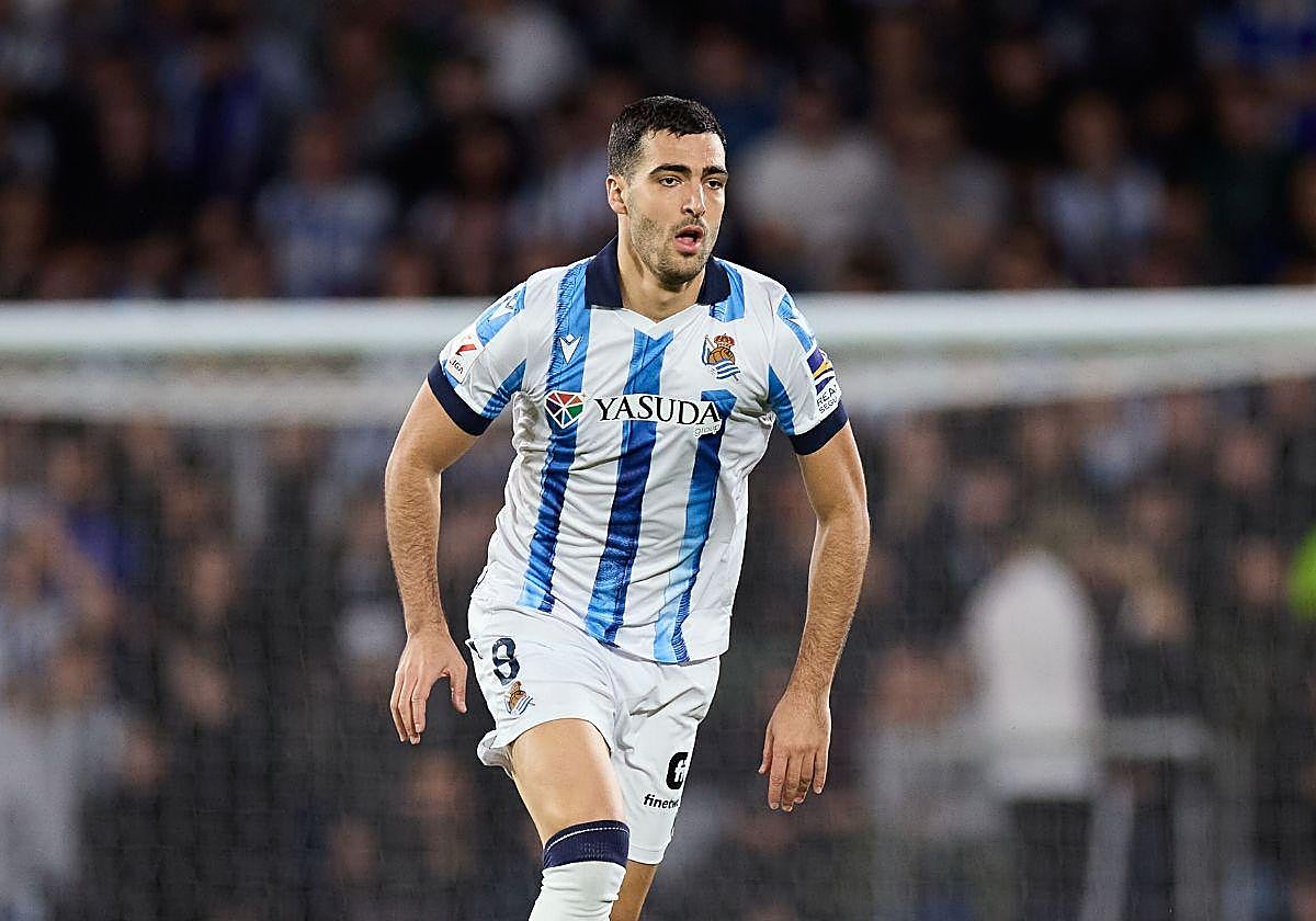 Mikel Merino, durante un encuentro con la Real Sociedad.