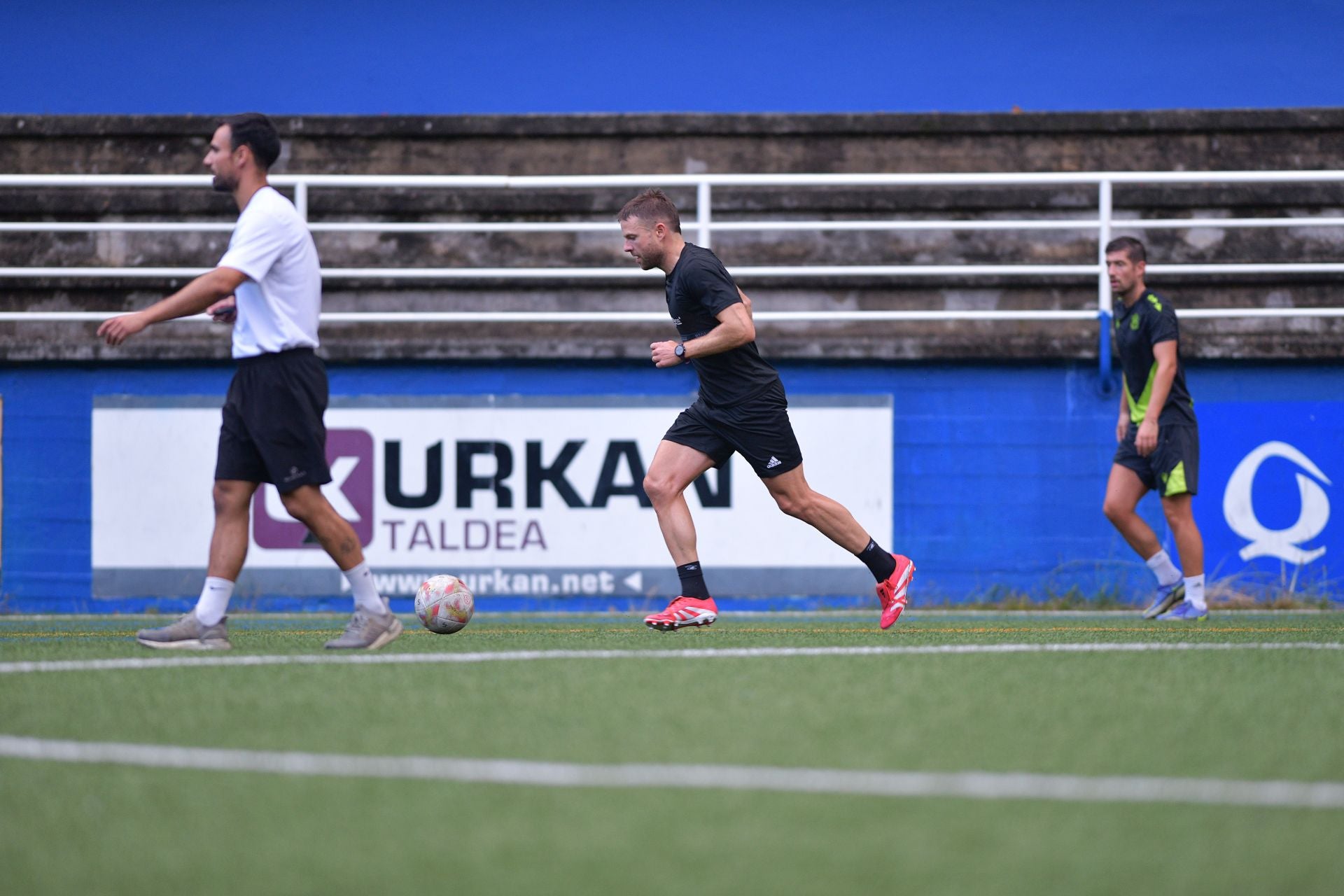 Illarramendi se entrena en el campo de San Miguel