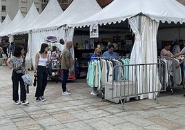 La feria del malecón perfectamente instalada a primera hora de la mañana.