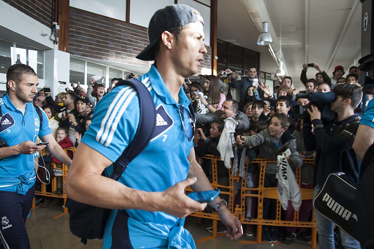 Cristiano Ronaldo y Karim Benzema, con el Real Madrid en 2013 antes de jugar en Anoeta contra la Real Sociedad.