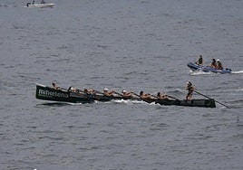 Las remeras hernaniarras de Hernaniko Arraun Elkartea lograron la séptima plaza en la regata de Zarautz.