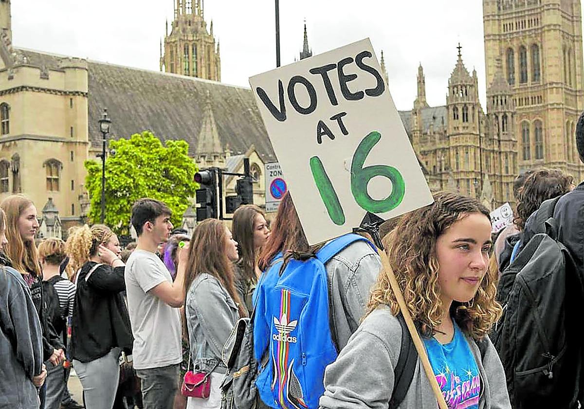 El Reino Unido es uno de los países que va a modificar sus leyes para que los jóvenes de 16 años puedan ejercer su derecho al voto.