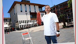 Tras pasar por varios negocios, Diuvel Álvarez regenta ahora, junto a su socia, la carnicería Beko Harategie.