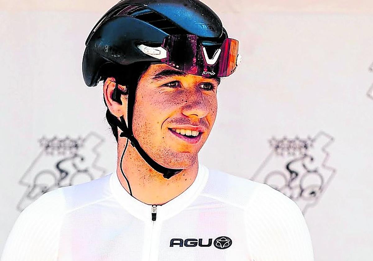 Yago Aguirre con el maillot de campeón de España sub23, conseguido en Granada.