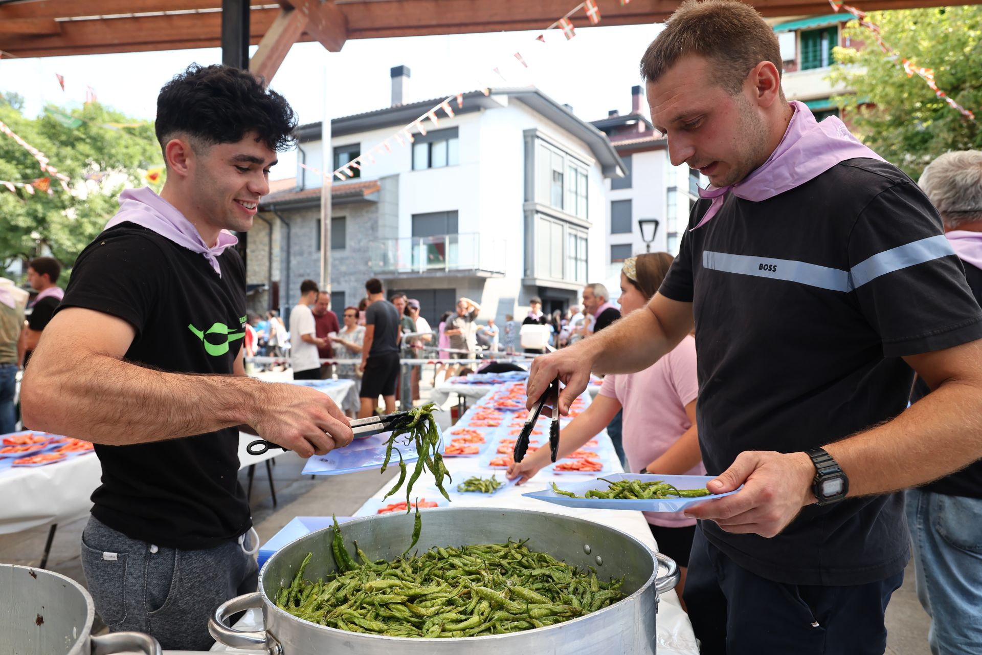 Piparrak eta tomateak, zoriontasuna Ibarran