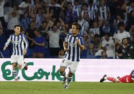 Kubo reacciona con calma tras el primer gol, obra de Barrene